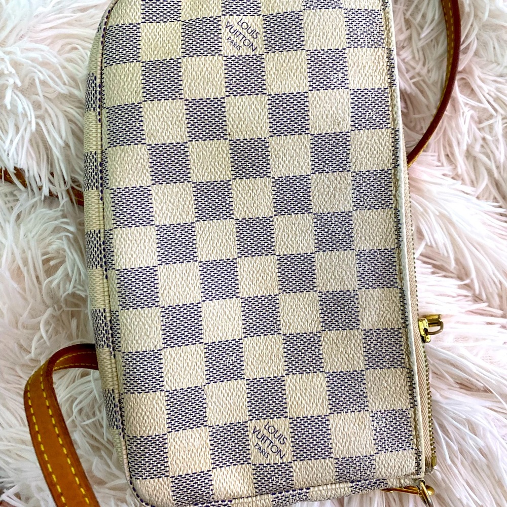 Louis Vuitton Damier cross body purse with wallet
